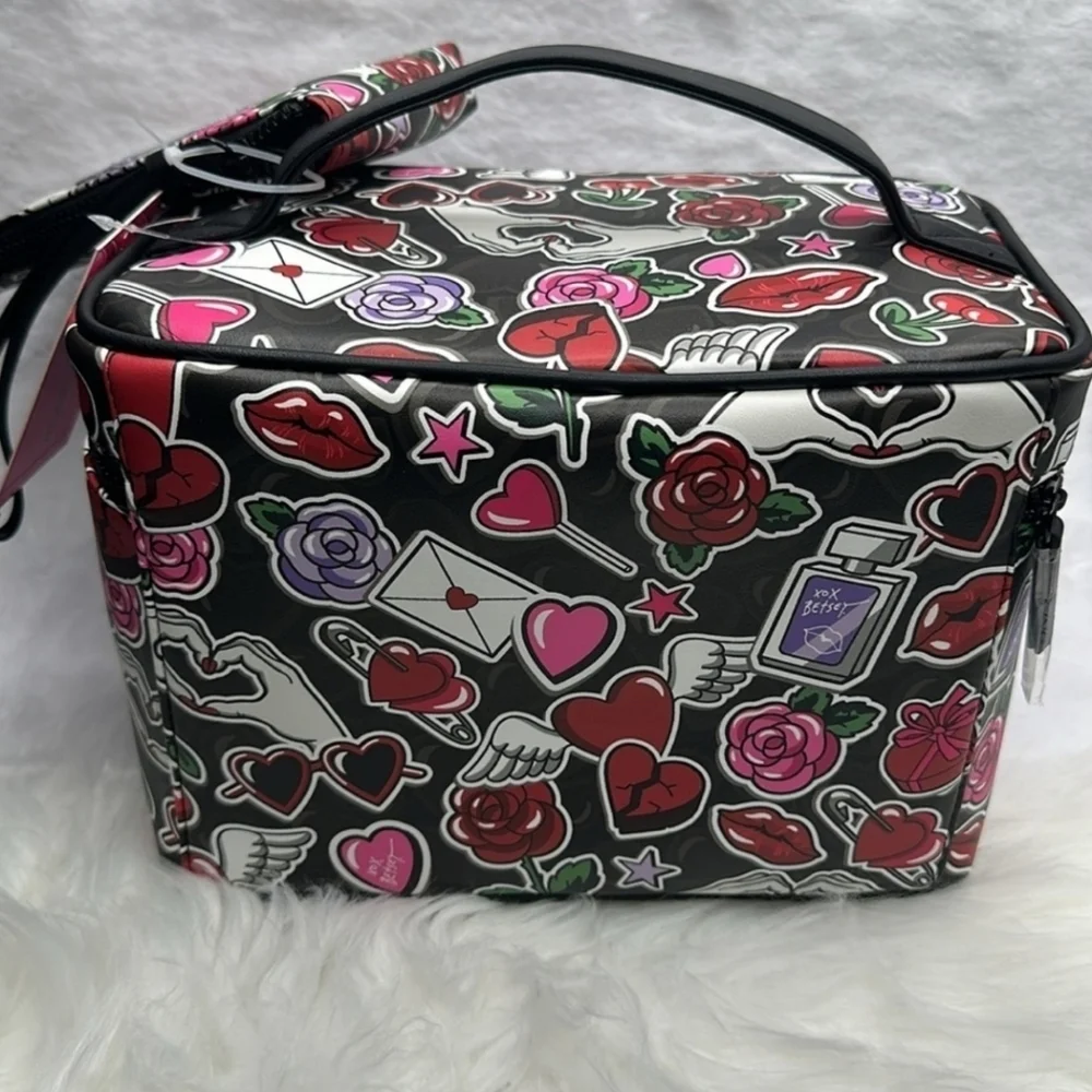 💕▪️Betsey johnson▪️roses And Hearts  print cosmetic Travel Case With Pouch